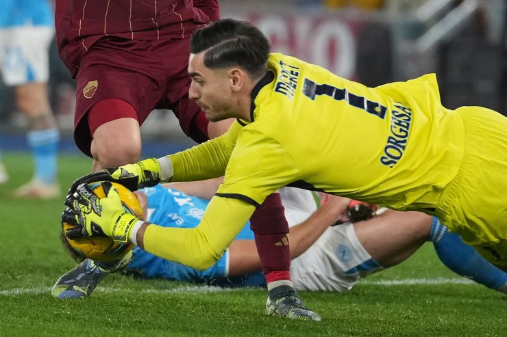 Meret impegnato in campo contro la Roma 