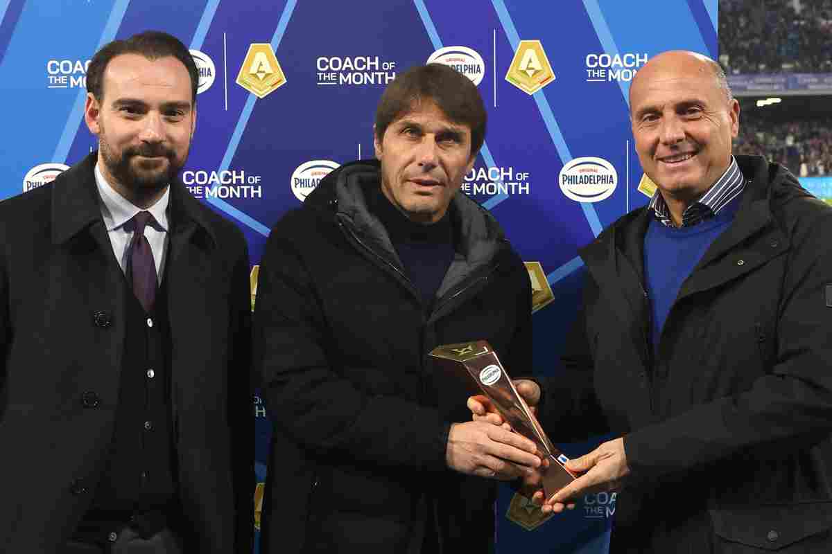 Napoli Udinese, Conte riceve il premio di allenatore del mese