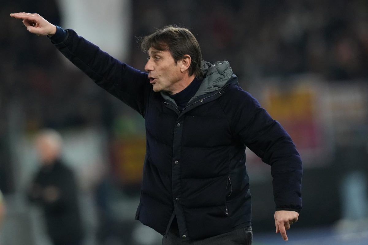 Notizie calcio Napoli - Conte prova il 3-5-2