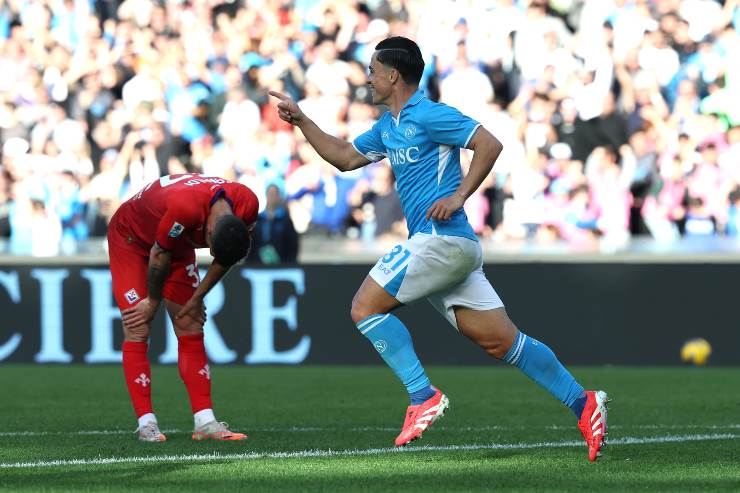 Raspadoori con la maglia del Napoli