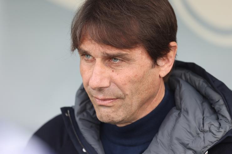 Conte in giro per Napoli: l'appello al sindaco