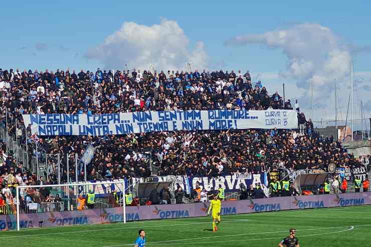 Venezia Napoli, esposto uno striscione