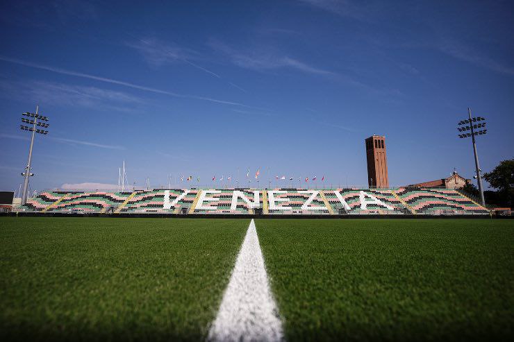 Venezia-Napoli, protesta dei tifosi allo stadio Penzo