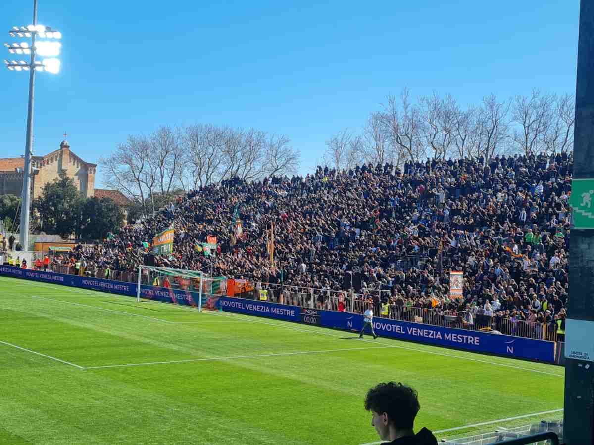 Venezia Napoli, cori vergognosi dei tifosi veneti verso la città partenopea